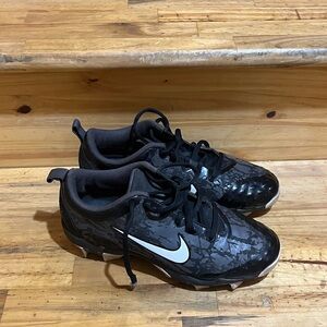 Nike Adult Size 7 Fastflex Cleats